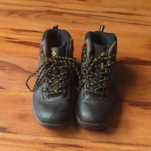 Columbia Childs Black And Yellow Slightly Used Hiking Boots
